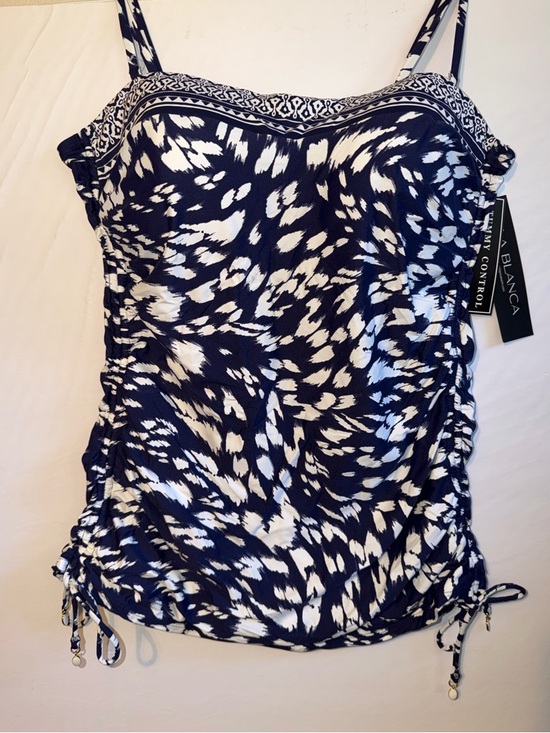 La Blanca Other - La Blanca Navy & White Printed Tankini Top with Adjustable Straps NWT size 14